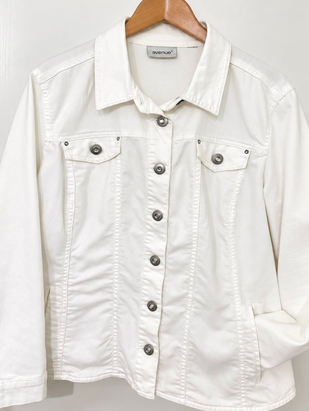 Avenue Womens White Stretch Denim Jacket | Size 22/24
